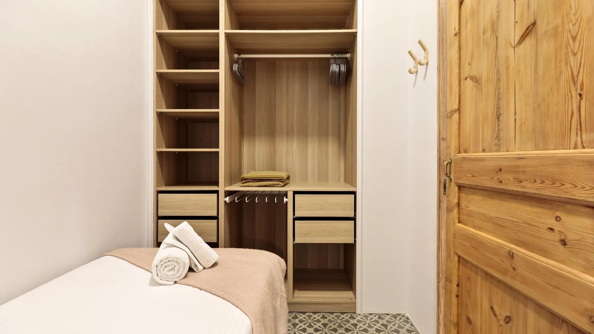 Bailen Apartments By Central Barcelona Spain